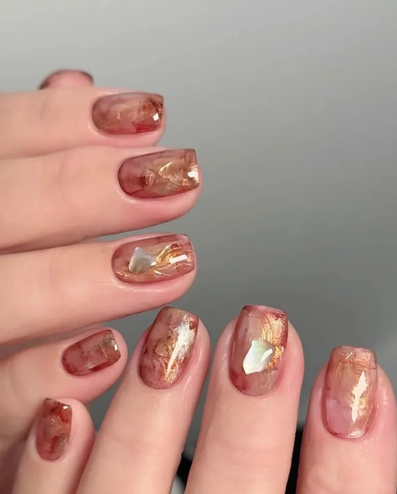 Vân đá ẩn xà cừ tạo chiều sâu nổi bật cho móng