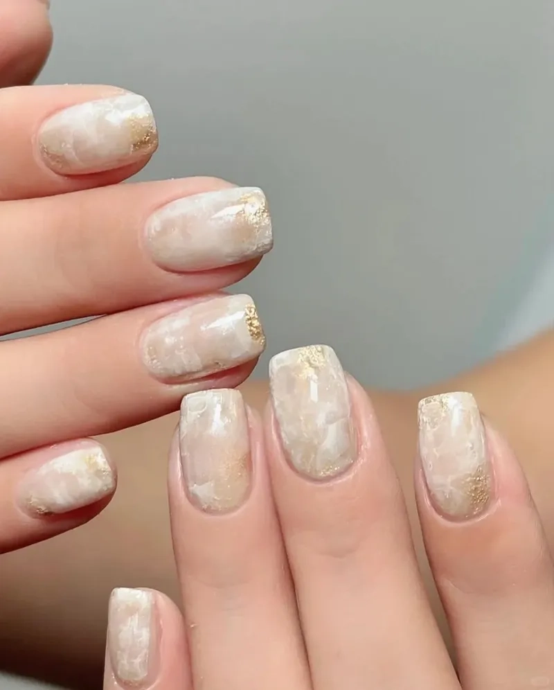 Vẽ nail vân đá tạo điểm nhấn độc đáo riêng biệt