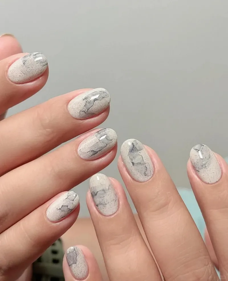 Vẽ vân đá nail đẹp đến từng chi tiết nhỏ