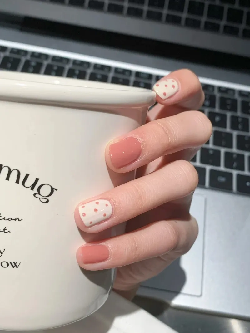 Tạo ấn tượng cùng kiểu móng vuông đẹp cho nàng cá tính