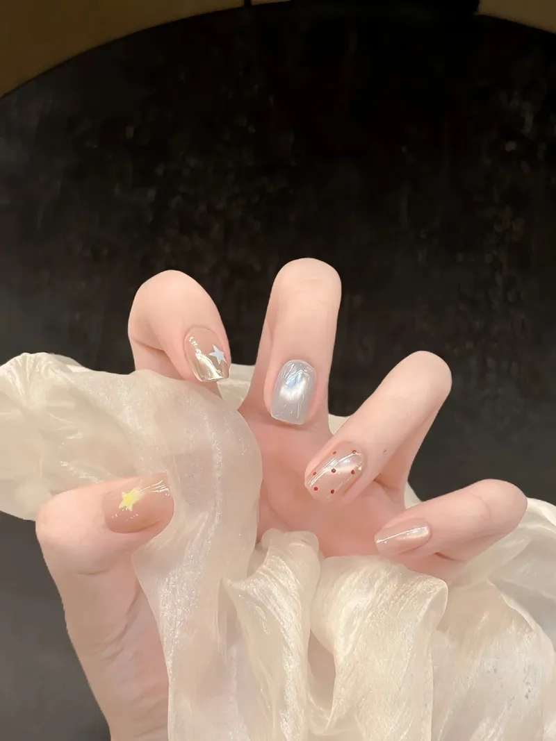 Mở đầu xu hướng với nail móng vuông đẹp 2025