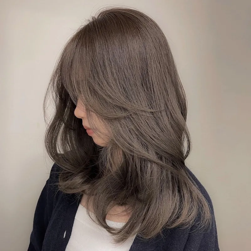 Tỏa sáng với nâu rêu thời thượng cho mái tóc