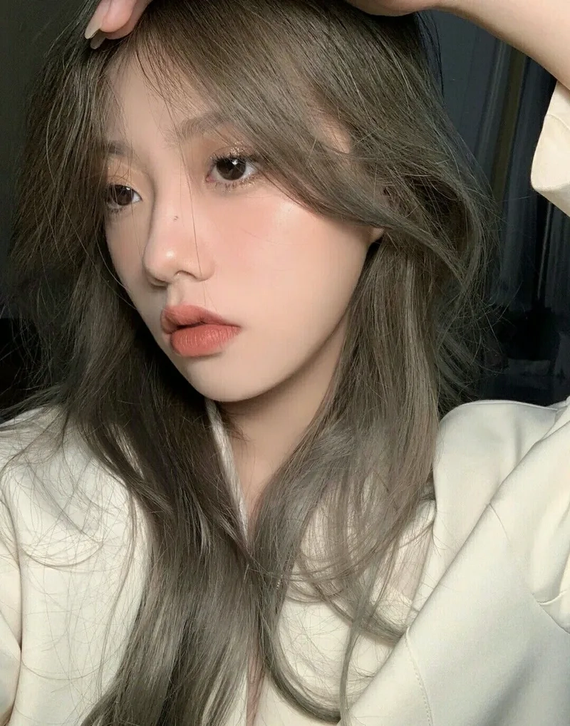 Màu nâu xanh rêu mang lại vẻ đẹp bí ẩn và cuốn hút