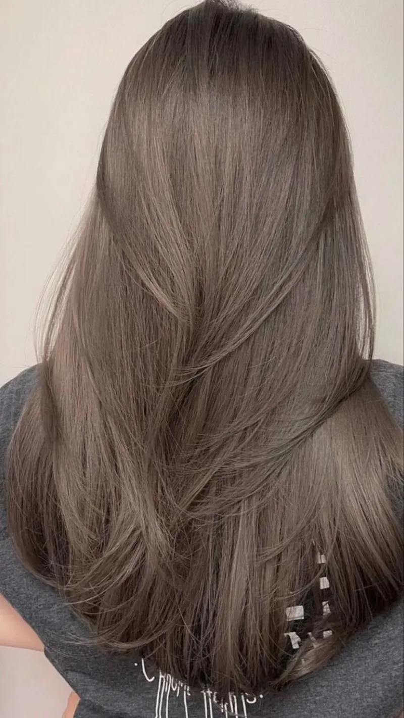 Màu nâu ánh rêu giúp bạn tự tin với mái tóc mới