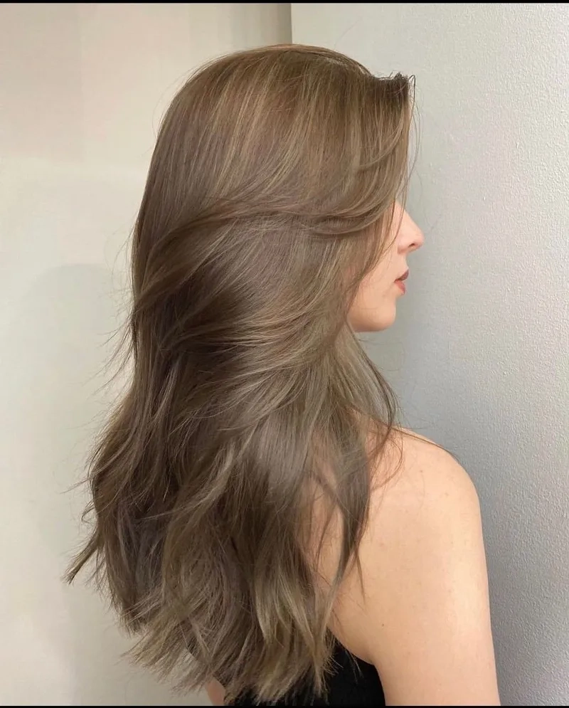 Nhuộm màu nâu rêu để có mái tóc thời thượng và cuốn hút