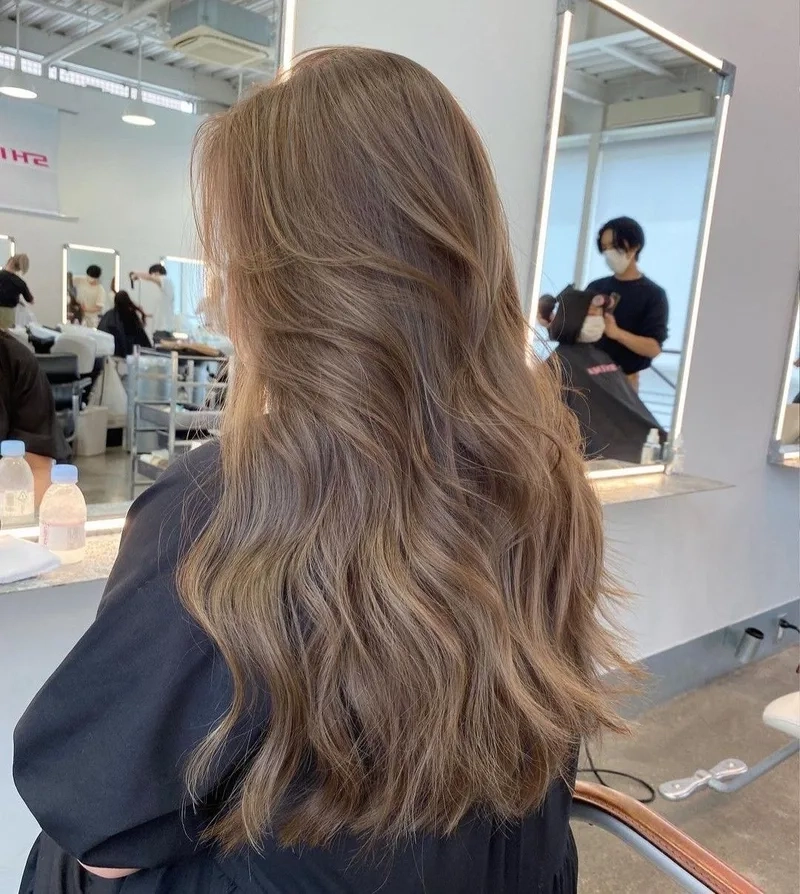 Nhuộm tóc nâu rêu tạo phong cách trẻ trung và nổi bật