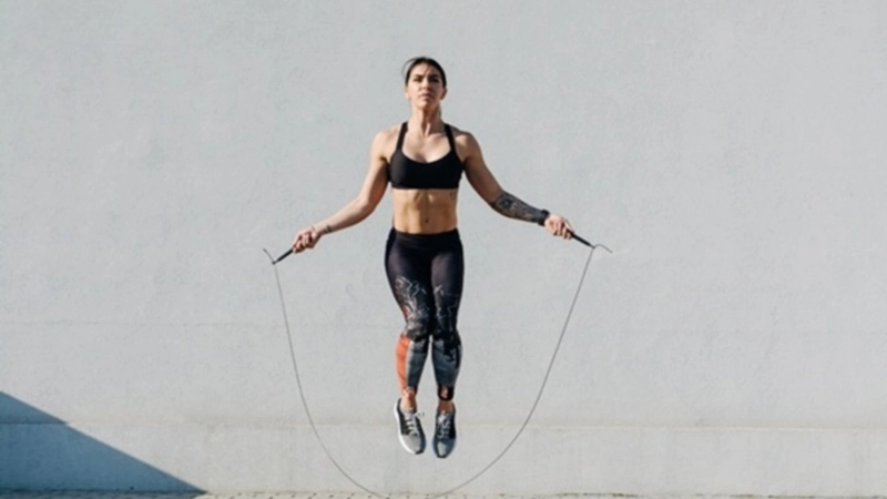 Cách nhảy dây không làm ngực xệ