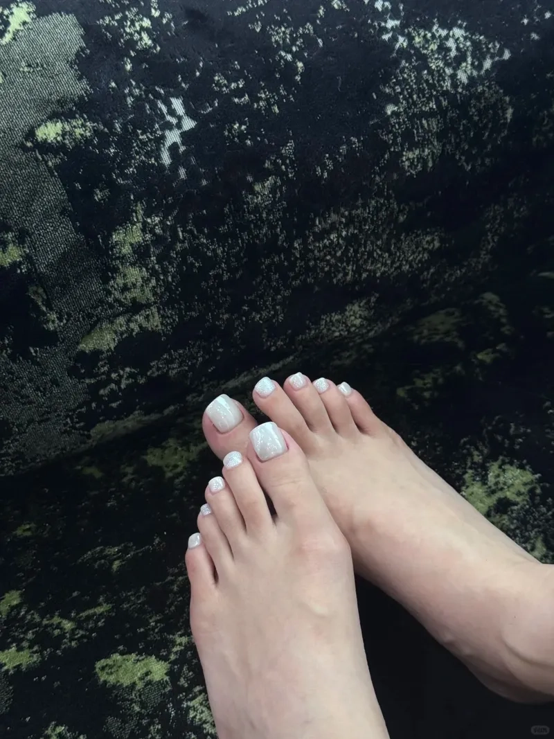 Thể hiện phong cách riêng với các các bộ móng chân đẹp đa dạng mẫu mã