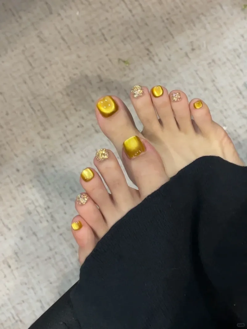 Đẹp nổi bật mỗi ngày với màu nail móng chân đẹp hot trend