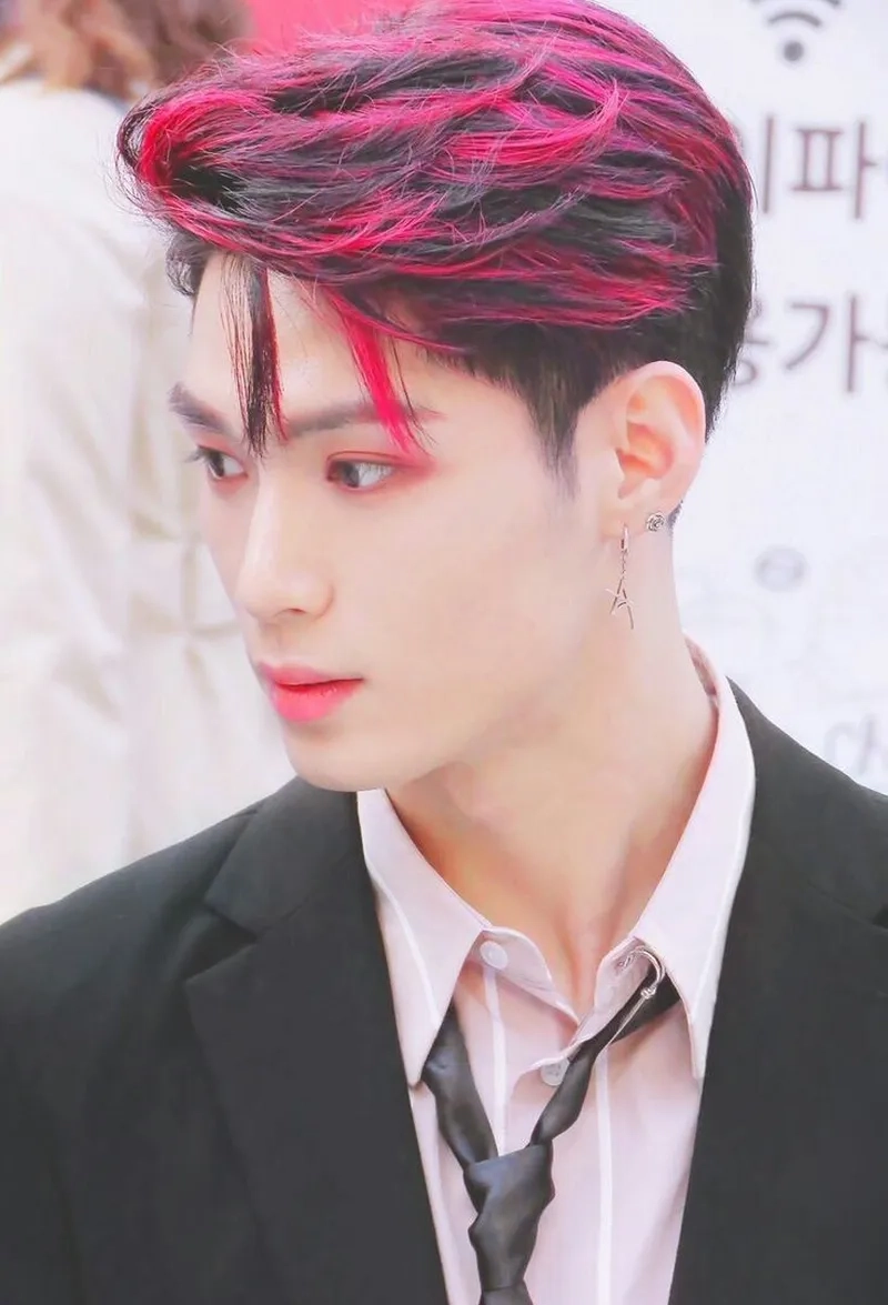 Đẳng cấp hơn với kiểu nhuộm tóc highlight nam hợp xu hướng