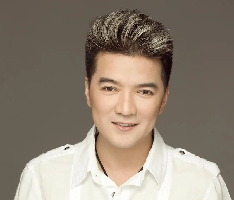 Tạo phong cách độc đáo với tóc móc light nam chuẩn xu hướng