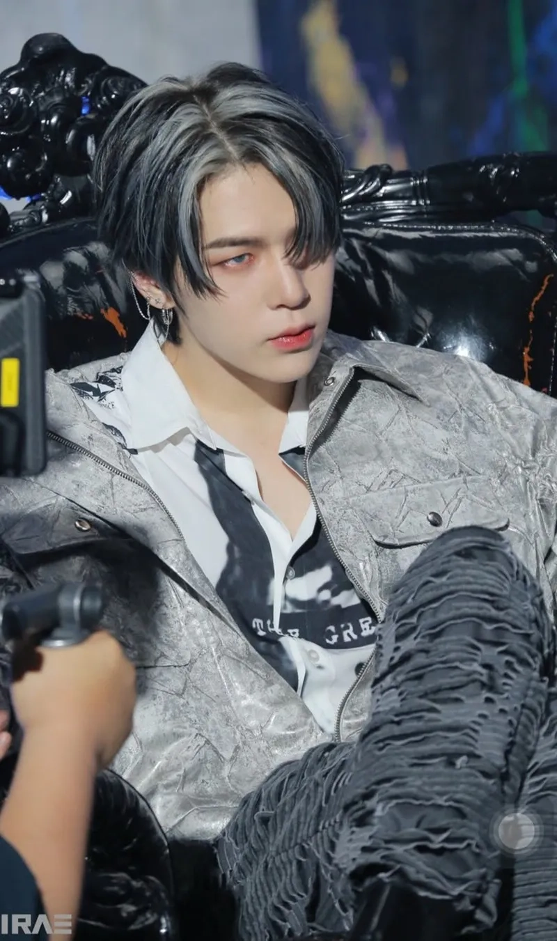 Tóc đen thêm phần thu hút nhờ nhuộm highlight cho tóc đen nam độc đáo