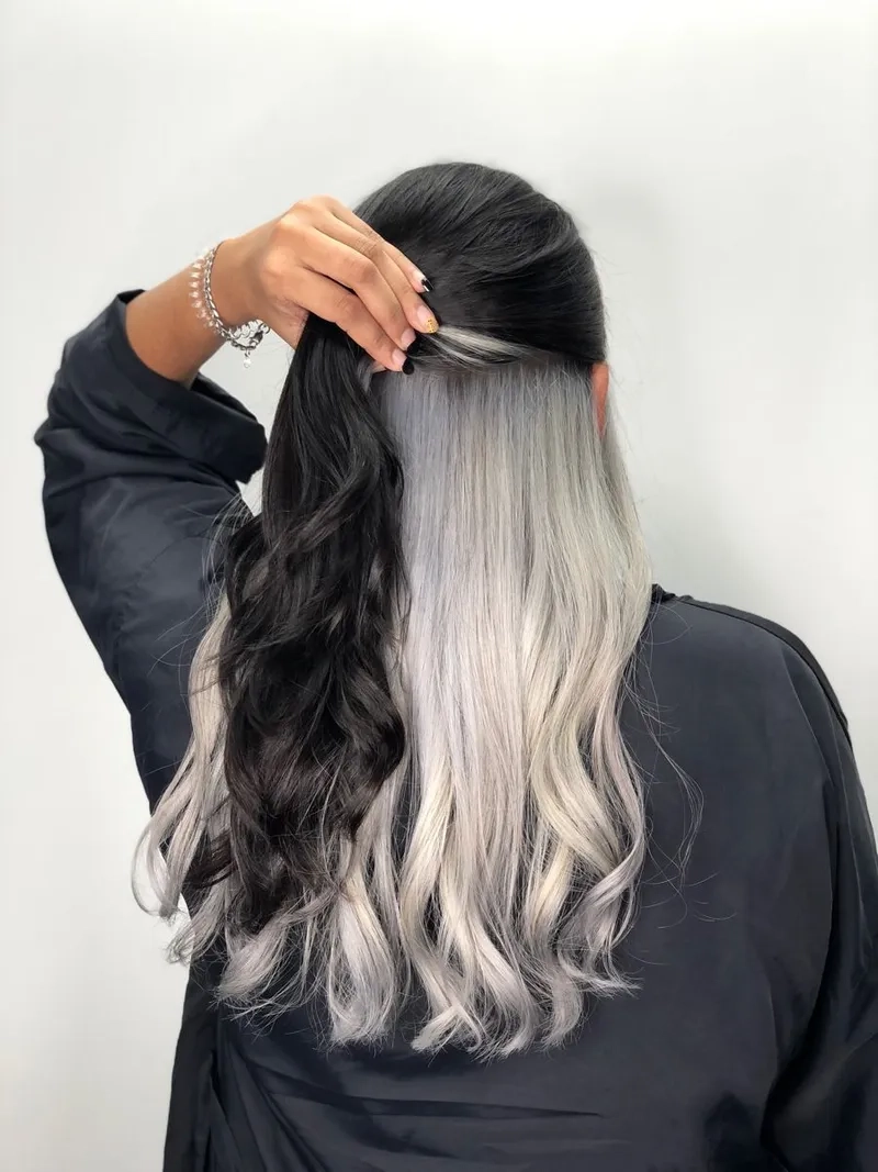 Lôi cuốn mọi ánh nhìn với kiểu tóc highlight xám khói đẳng cấp