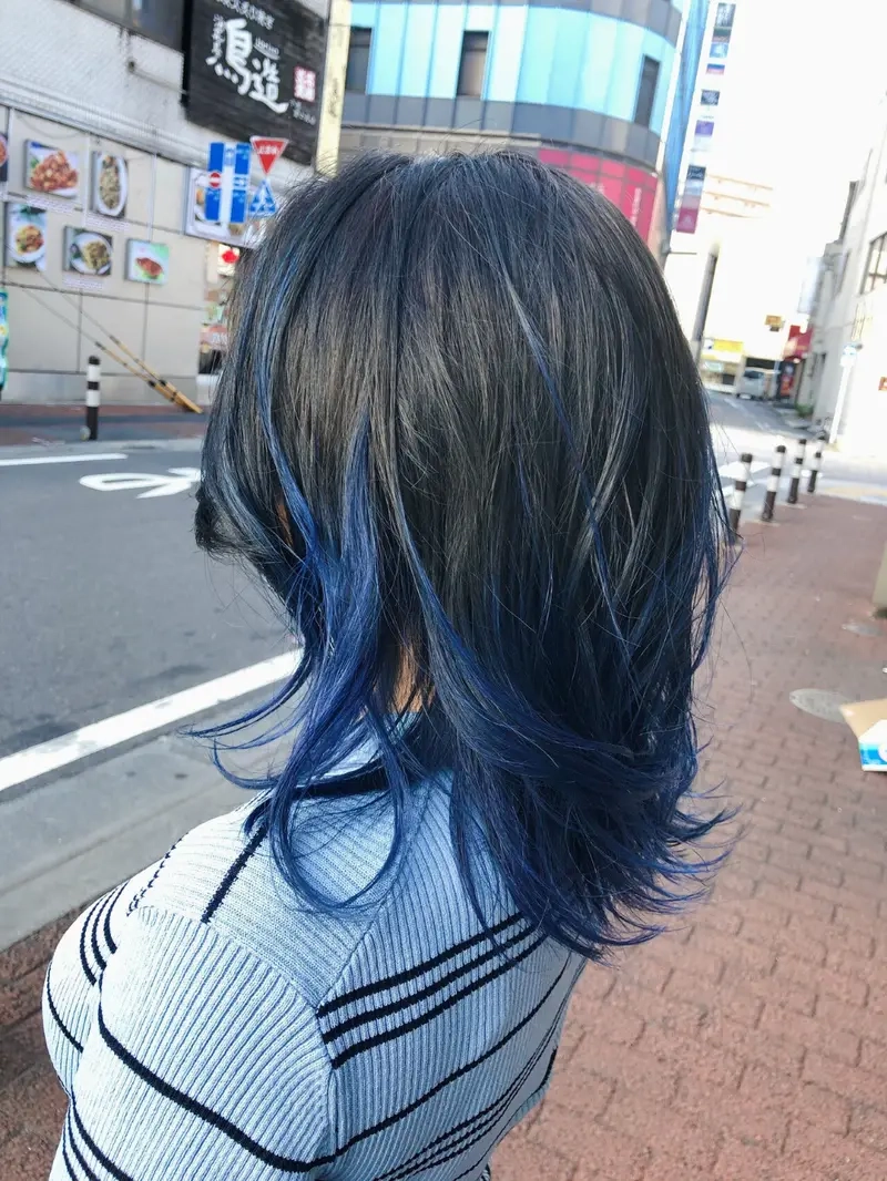 Cá tính với kiểu tóc móc light xanh dương đầy ấn tượng