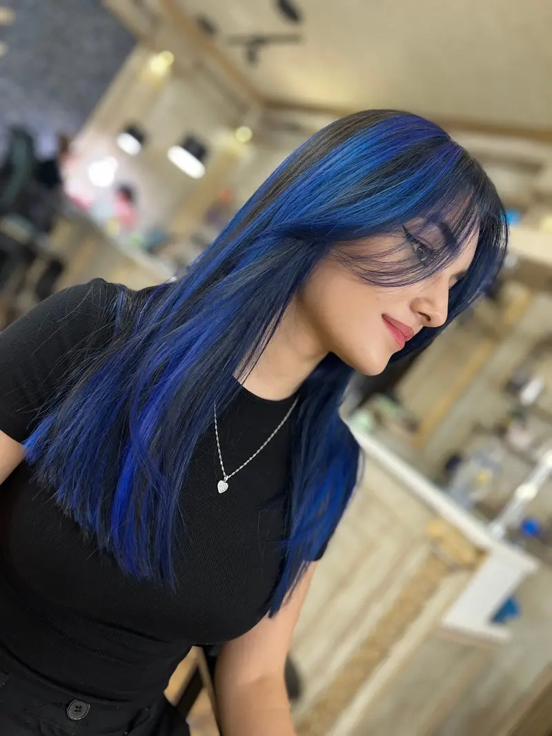 Tóc sáng tạo với màu sắc tươi mới từ tóc light xanh dương