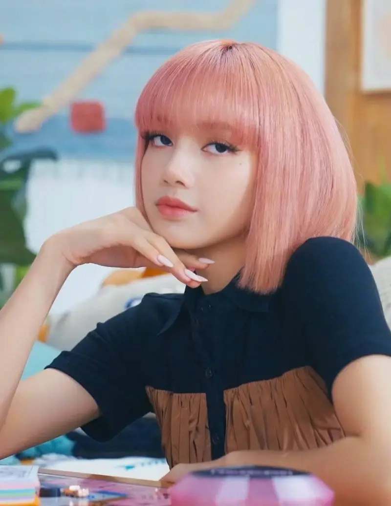 Thử ngay kiểu tóc ấn tượng của Lisa tóc hồng đầy cá tính