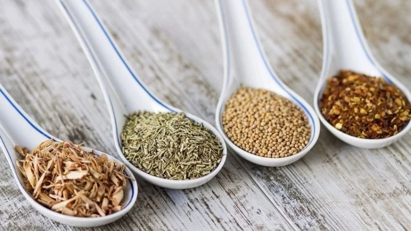 Gia vị thảo mộc hỗ trợ kháng viêm tự nhiên